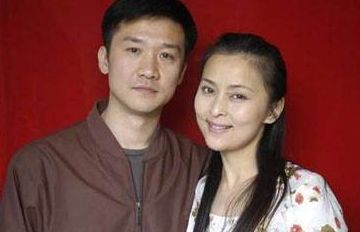 短剧离婚后前妻曝光了她的豪门身份长篇全集观看  离婚后前妻曝光了她的豪门身份，离婚后前妻曝光了她的豪门身份，揭秘前妻的神秘身份--第1张
