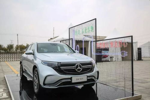 奔驰eqc纯电suv_奔驰EQC纯电SUV宝蓝色--第1张