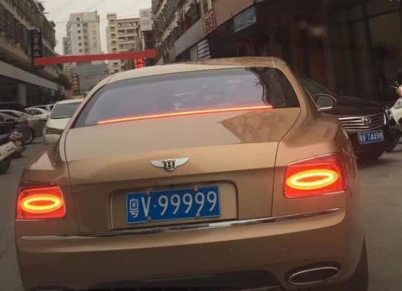 碰瓷后我成了千亿霸总的心肝宝贝短剧在线观看  碰瓷后我成了千亿霸总的心肝宝贝短剧在线观看，千亿霸总VS碰瓷小娇妻，霸总沦陷--第1张