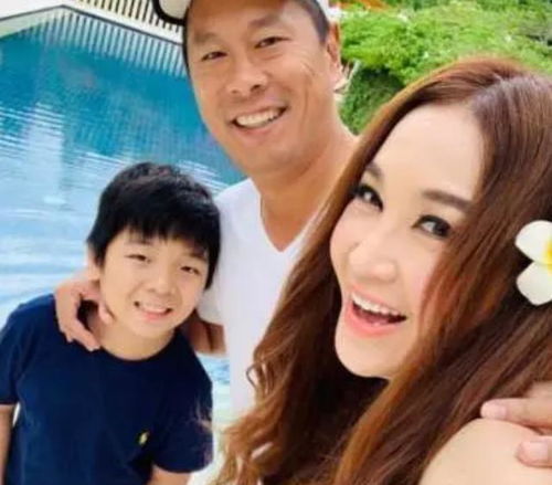 离婚千金美又飒离婚后前夫求复合短剧全集在线观看  离婚千金美又飒，前夫求复合短剧全集在线观看--第1张