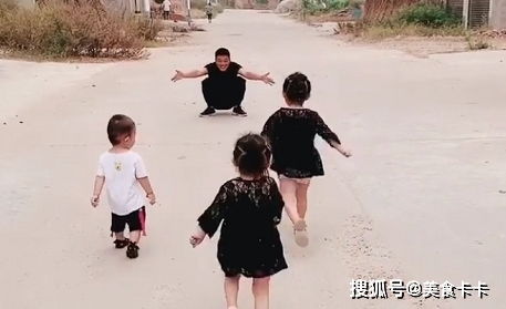 女儿拔氧气管短剧最新资讯，女儿帮我拔白发说说--第1张