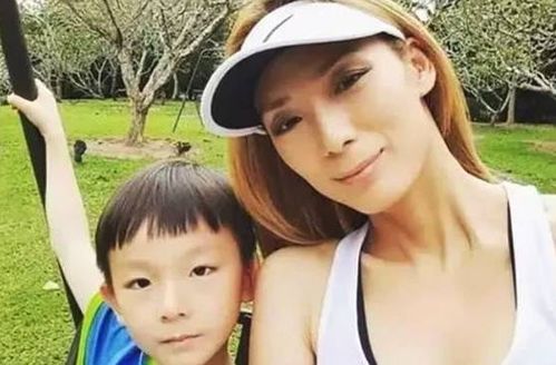脚踹渣男后我成了全球女战神--第1张