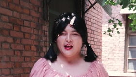 下山后被众美女围殴短剧资讯视频，剧情与美女们的精彩互动--第1张