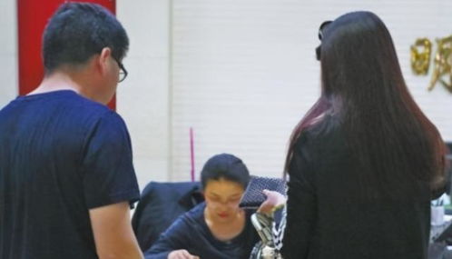 替老婆出头成首富，结果离婚，短剧一口气看完--第1张