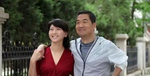 傻子老公原来是总裁，傻子老公是千亿富豪，新婚老公不简单--第1张