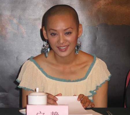 光头的女人也敢动是哪个电影 光头女人重生热播短剧资讯——揭秘女主角的华丽转身与重生之路 --第1张