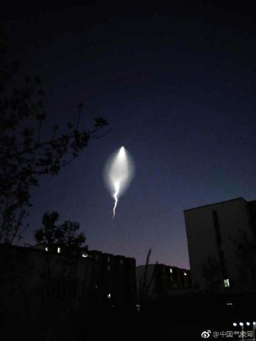 天上掉下来一个ufo免费观看 天上掉下一个亿短剧在线免费观看全集资讯 --第1张