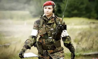 女帅亮身份后渣男跪地唱征服，帅气女兵百科全集在线免费观看--第1张