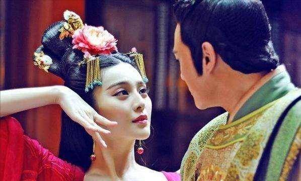 皇上废妃之她又被发现了，又双叒掉马皇后--第1张