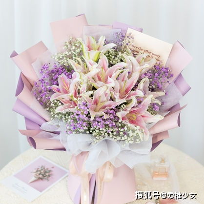 两朵百合花代表什么意思 ，两朵百合花，爱的象征与寓意--第1张