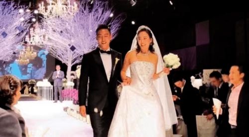离婚后三个大佬狂追我免费阅读大结局免费观看离婚后三大豪门女神来提亲--第1张
