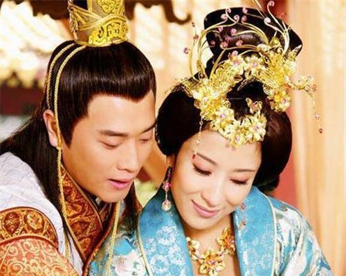 穿越贵妃野翻了，冷宫贵妃升职记相亲记，腹黑皇帝大揭秘--第1张