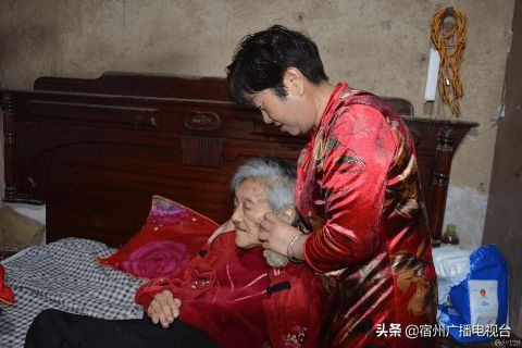 日本妈妈免费观看，善良儿媳背后的故事引发的视觉盛宴--第1张